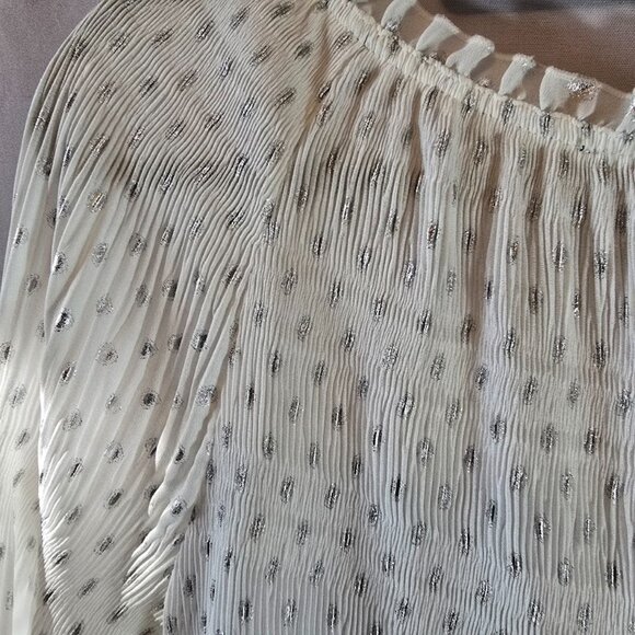 MELISSA PAIGE WHITE SILVER LONG SLEEVE TOP SHIMMER METALLIC SIZE SMALL RELAXED - Picture 5 of 11